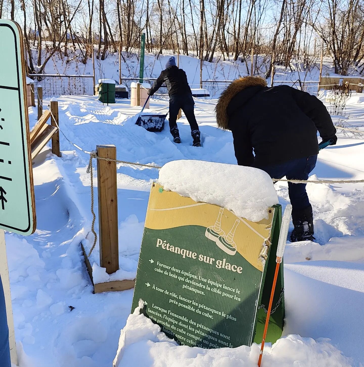 [SURPRISE N&deg;1] 👀
Comme pr&eacute;vu on va vous d&eacute;voiler au fur et &agrave; mesure les surprises qu'on vous a pr&eacute;par&eacute; pour cette nouvelle ann&eacute;e !
On travaille fort pour vous proposez un jeu de p&eacute;tanque sur glace